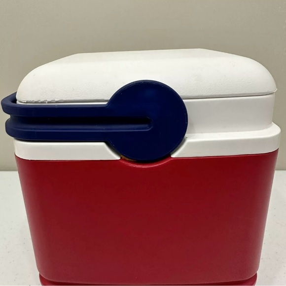 Vintage Igloo Beverage Cube Red 1 Gal/3.8 L Hot Cold Chest Cooler Made in USA - Picture 9 of 14